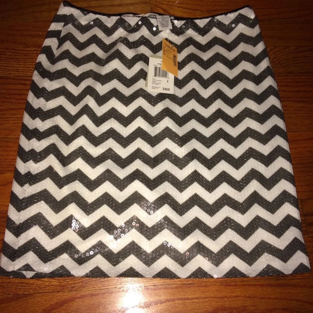 Carmen skirt NWT Sequin gray and white